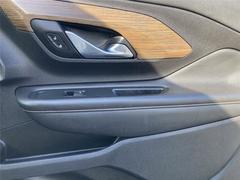 Used 2018 GMC Terrain SLE image 33