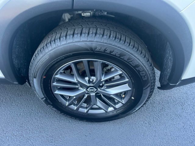 Used 2023 Nissan Rogue S AWD/4WD image 18