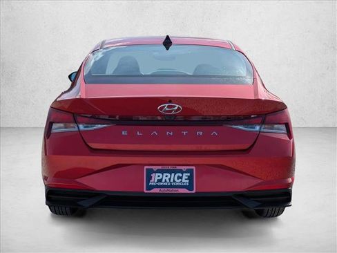 Certified 2021 Hyundai Elantra SE FWD image 7