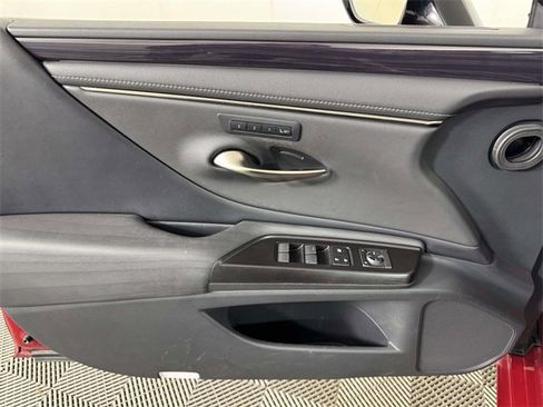 Used 2019 Lexus ES 350 Luxury w/ Accessory Package image 17