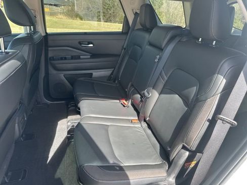 Used 2023 Nissan Pathfinder SL w/ Lighting Package (N92) FWD image 27