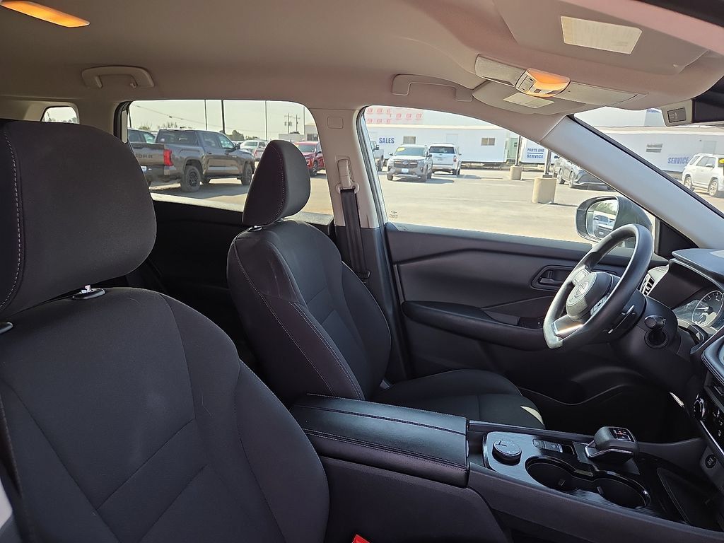 Used 2024 Nissan Rogue S AWD/4WD image 14