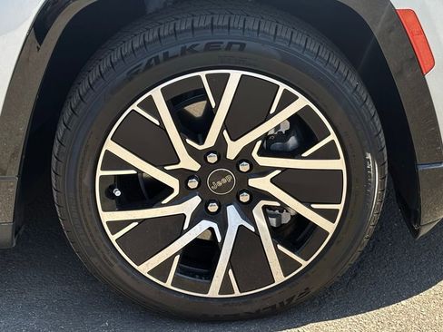 Used 2025 Jeep Wagoneer S Limited image 30