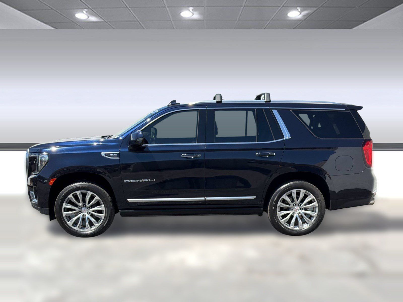 Used 2021 GMC Yukon Denali w/ Denali Ultimate Package AWD/4WD image 2