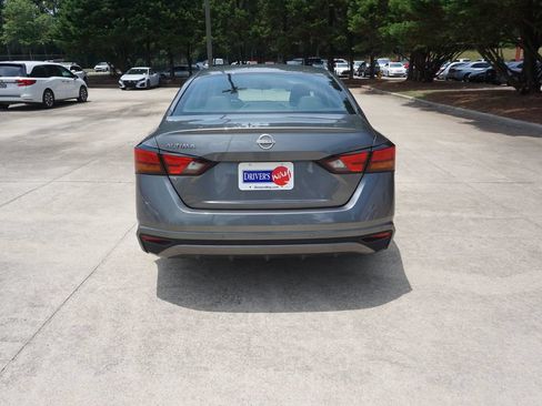 Used 2024 Nissan Altima 2.5 S FWD image 19