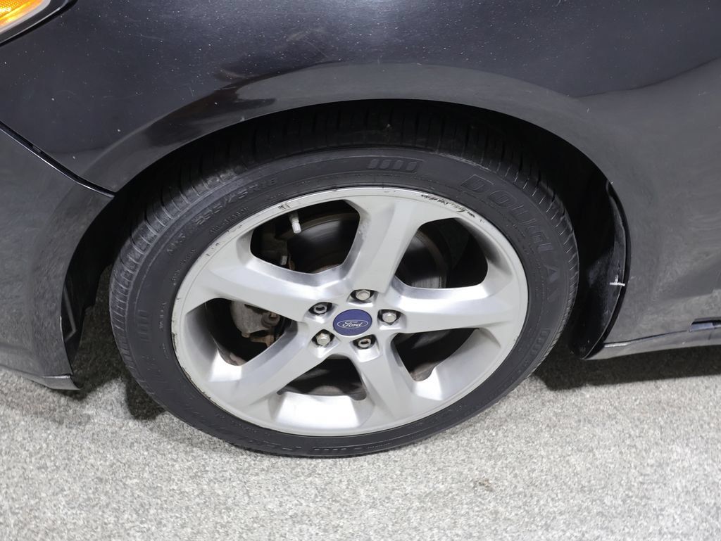Used 2014 Ford Fusion SE FWD image 16