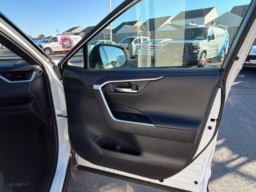 Used 2019 Toyota RAV4 XSE w/ XSE Weather Package AWD/4WD image 42