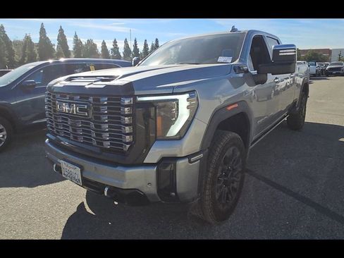 Used 2025 GMC Sierra 2500 Denali Ultimate image 6