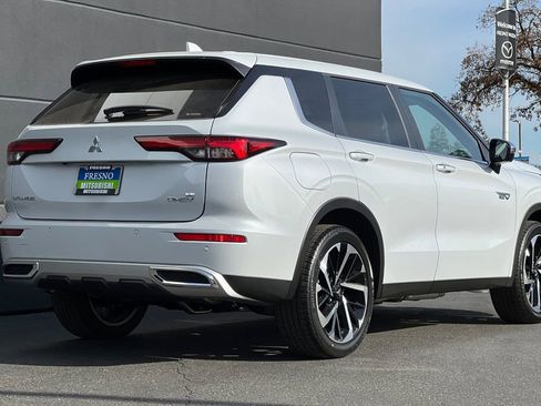 New 2025 Mitsubishi Outlander SE image 5