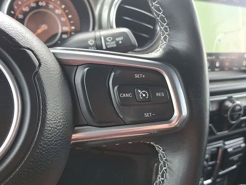 Used 2022 Jeep Wrangler Unlimited Sahara w/ LED Lighting Group AWD/4WD image 17