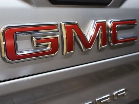 Used 2025 GMC Sierra 2500 SLT w/ SLT Convenience Package AWD/4WD image 29