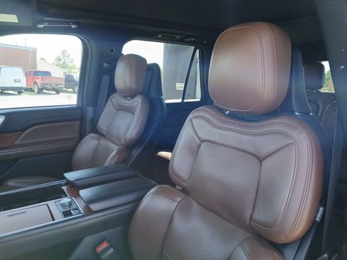 Used 2024 Lincoln Navigator Reserve AWD/4WD image 16
