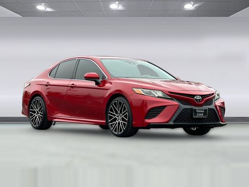 Used 2019 Toyota Camry SE image 6