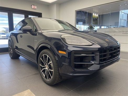 Certified 2025 Porsche Cayenne E-Hybrid Coupe image 6