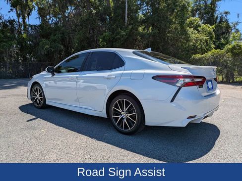 Used 2023 Toyota Camry SE FWD image 6