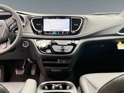 New 2026 Chrysler Pacifica Select image 11
