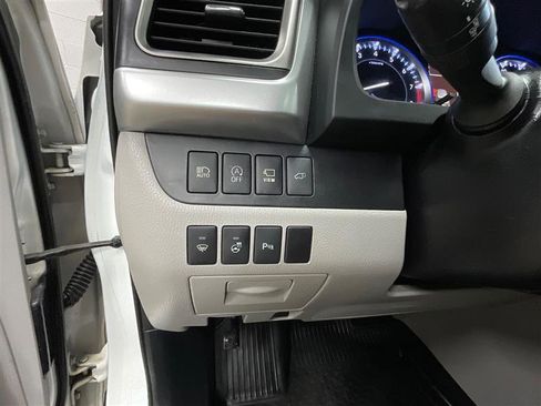 Used 2017 Toyota Highlander Limited Platinum AWD/4WD image 24