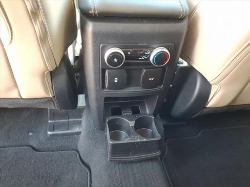 Used 2022 Ford Explorer XLT AWD/4WD image 14