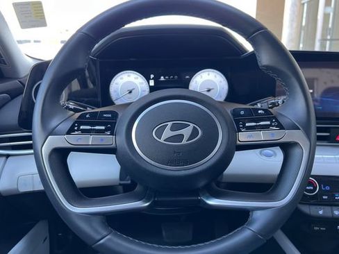 Used 2025 Hyundai Elantra Limited FWD image 28