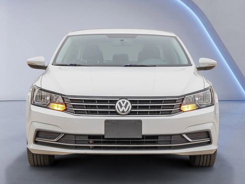 Used 2017 Volkswagen Passat 1.8T S image 7