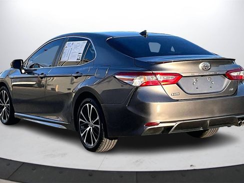 Used 2020 Toyota Camry SE image 7