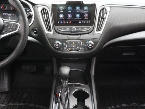 Used 2022 Chevrolet Malibu LT FWD image 17