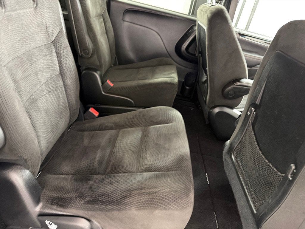 Used 2017 Dodge Grand Caravan SE FWD image 20