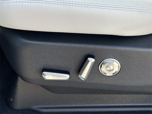 New 2025 Lincoln Navigator Reserve image 24