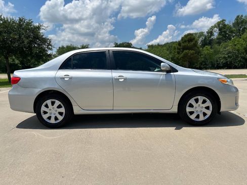 Used 2013 Toyota Corolla LE FWD image 5