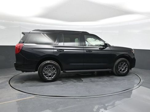 Used 2025 Ford Expedition Active RWD image 4