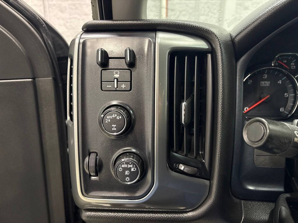 Used 2017 Chevrolet Silverado 1500 LT w/ All Star Edition AWD/4WD image 28