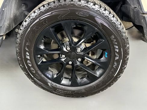 Used 2022 Jeep Wrangler Unlimited Sahara AWD/4WD image 31