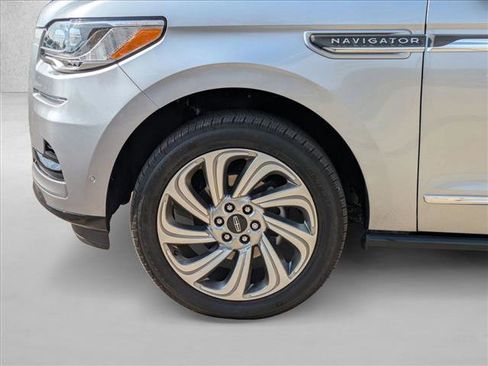 Used 2024 Lincoln Navigator Reserve image 24