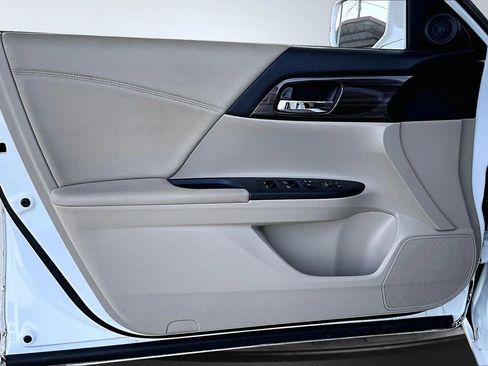 Used 2016 Honda Accord EX image 17