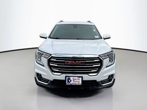 Used 2022 GMC Terrain SLT w/ Infotainment Package II FWD image 2