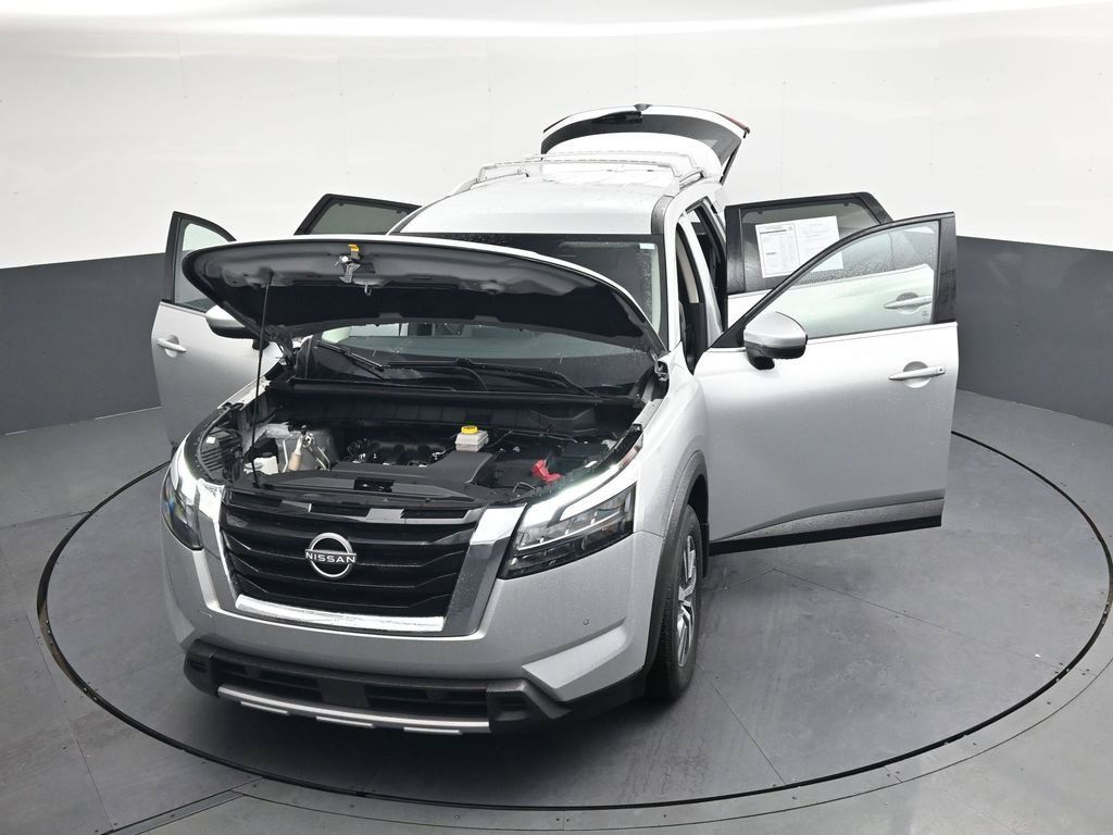 Certified 2025 Nissan Pathfinder SL FWD image 48