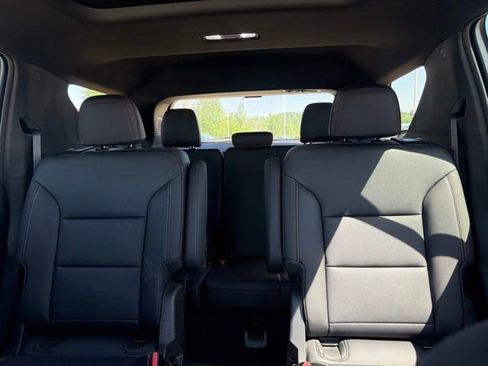 Used 2025 Chevrolet Traverse Z71 w/ Enhanced Driving Package AWD/4WD image 16
