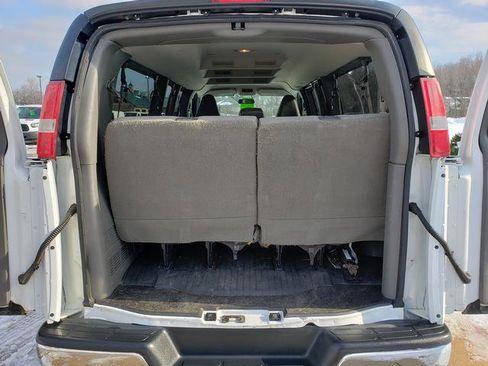 Used 2017 Chevrolet Express 3500 LT w/ LT Preferred Equipment Group image 5