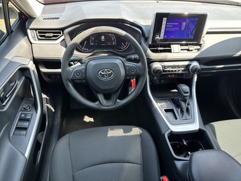 Used 2023 Toyota RAV4 LE FWD image 7