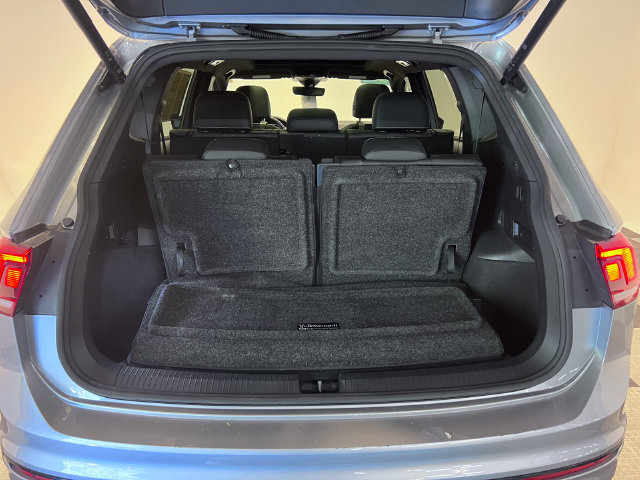 Certified 2022 Volkswagen Tiguan SE R-Line FWD image 5
