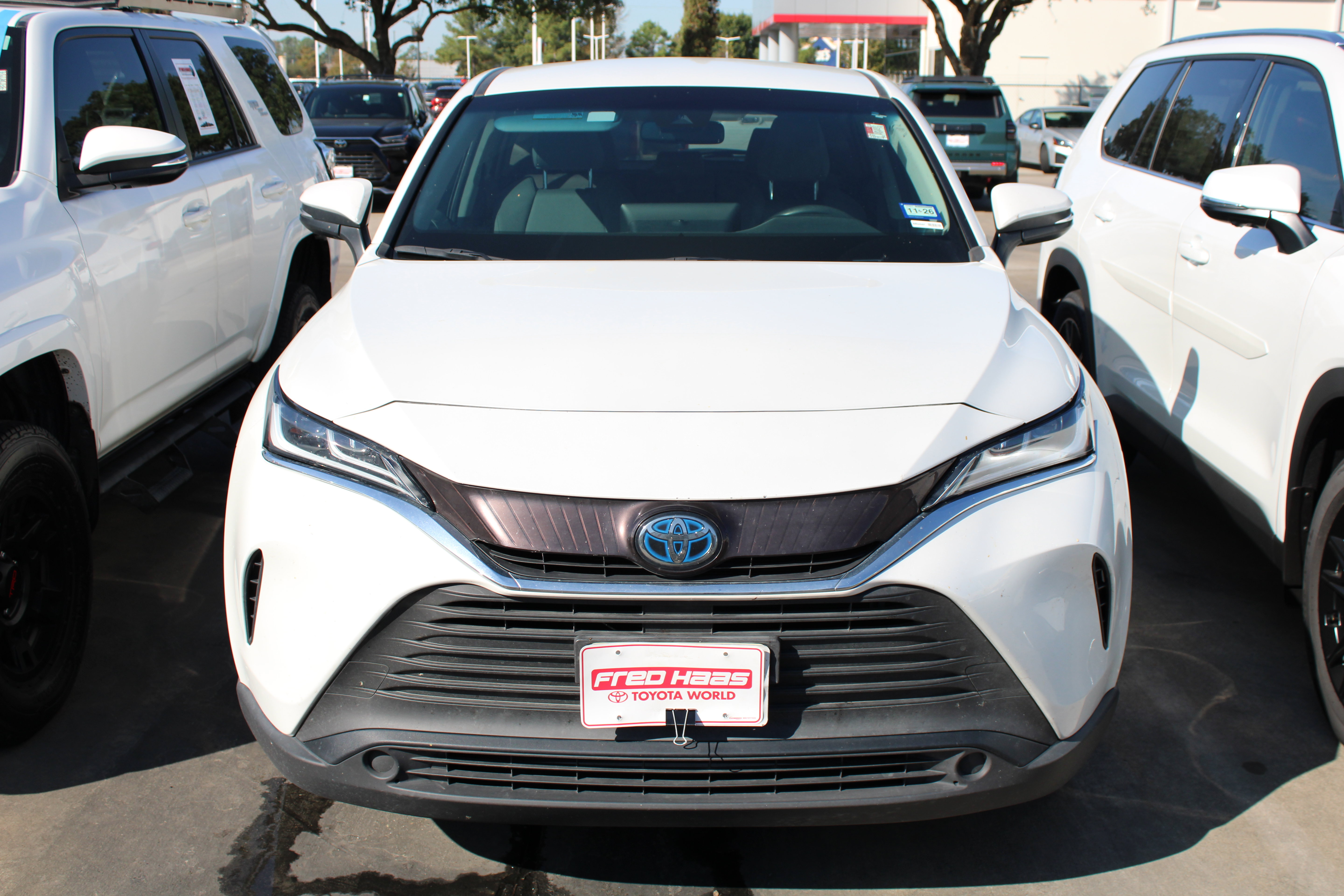 Used 2023 Toyota Venza LE AWD/4WD image 4