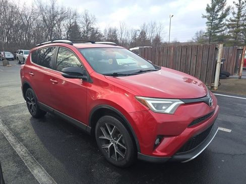 Used 2016 Toyota RAV4 SE image 2