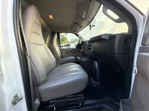 Used 2016 GMC Savana 2500 image 20