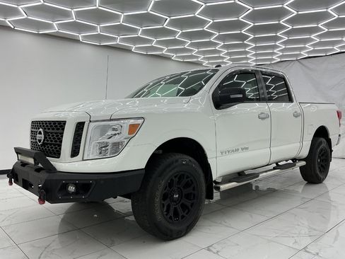 Used 2019 Nissan Titan SV AWD/4WD image 6