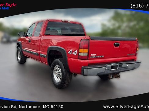 Used 2000 Chevrolet Silverado 2500 LS w/ Firm Ride Suspension Pkg AWD/4WD image 4