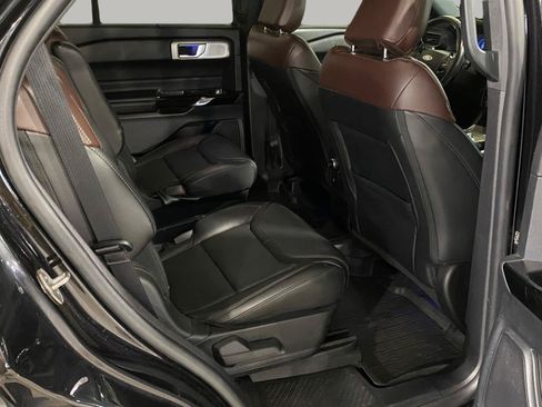 Used 2021 Ford Explorer Platinum w/ Equipment Group 601A AWD/4WD image 33