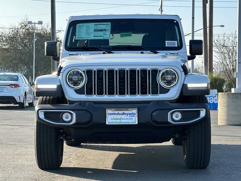 New 2026 Jeep Wrangler Sahara image 9