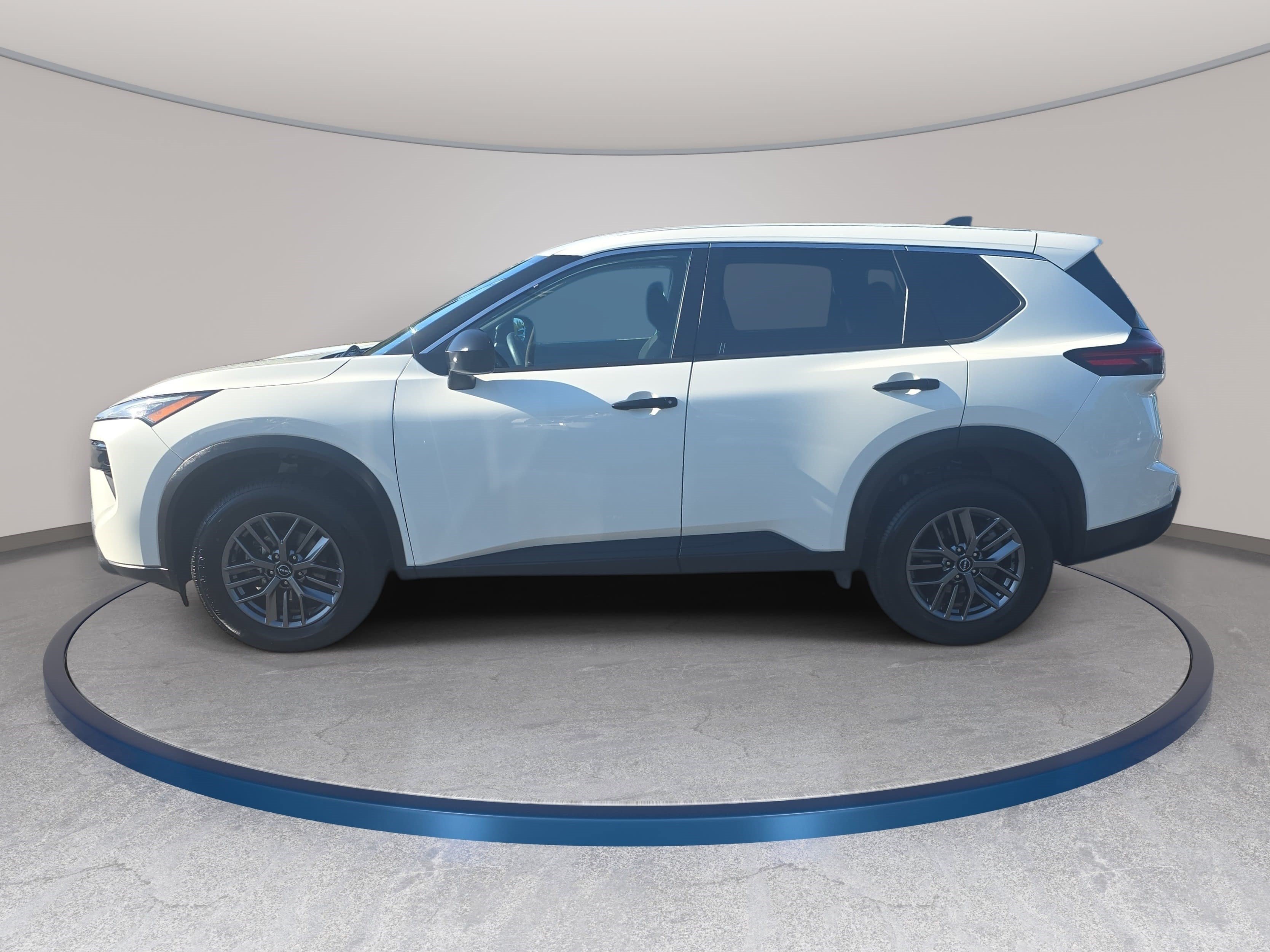 Used 2024 Nissan Rogue S AWD/4WD image 8