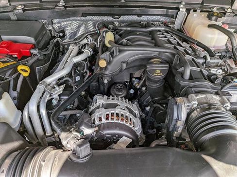 Used 2024 Jeep Wrangler Rubicon w/ Technology Group image 23