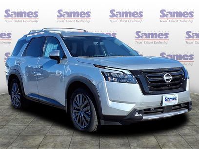 New 2025 Nissan Pathfinder SL w/ SL Premium Package